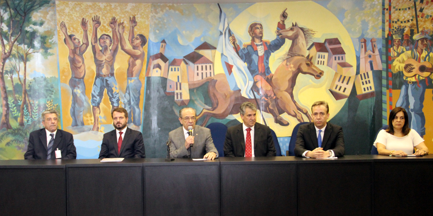 Mesa de honra da abertura do encontro (Foto: Fred LaRocca)